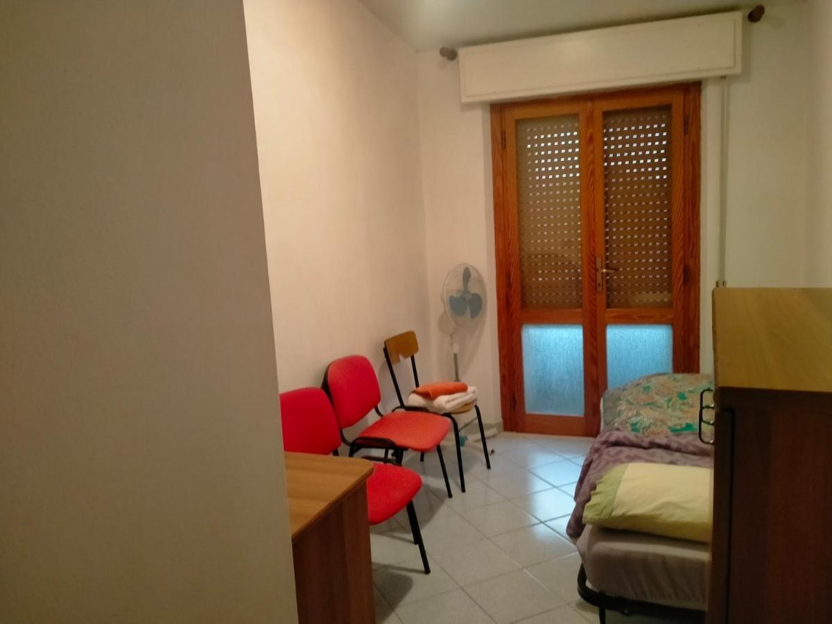 Appartamento Santa Giusta Bagian luar foto