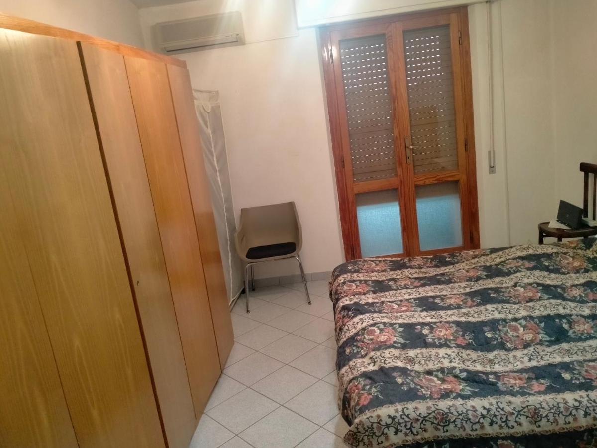 Appartamento Santa Giusta Bagian luar foto
