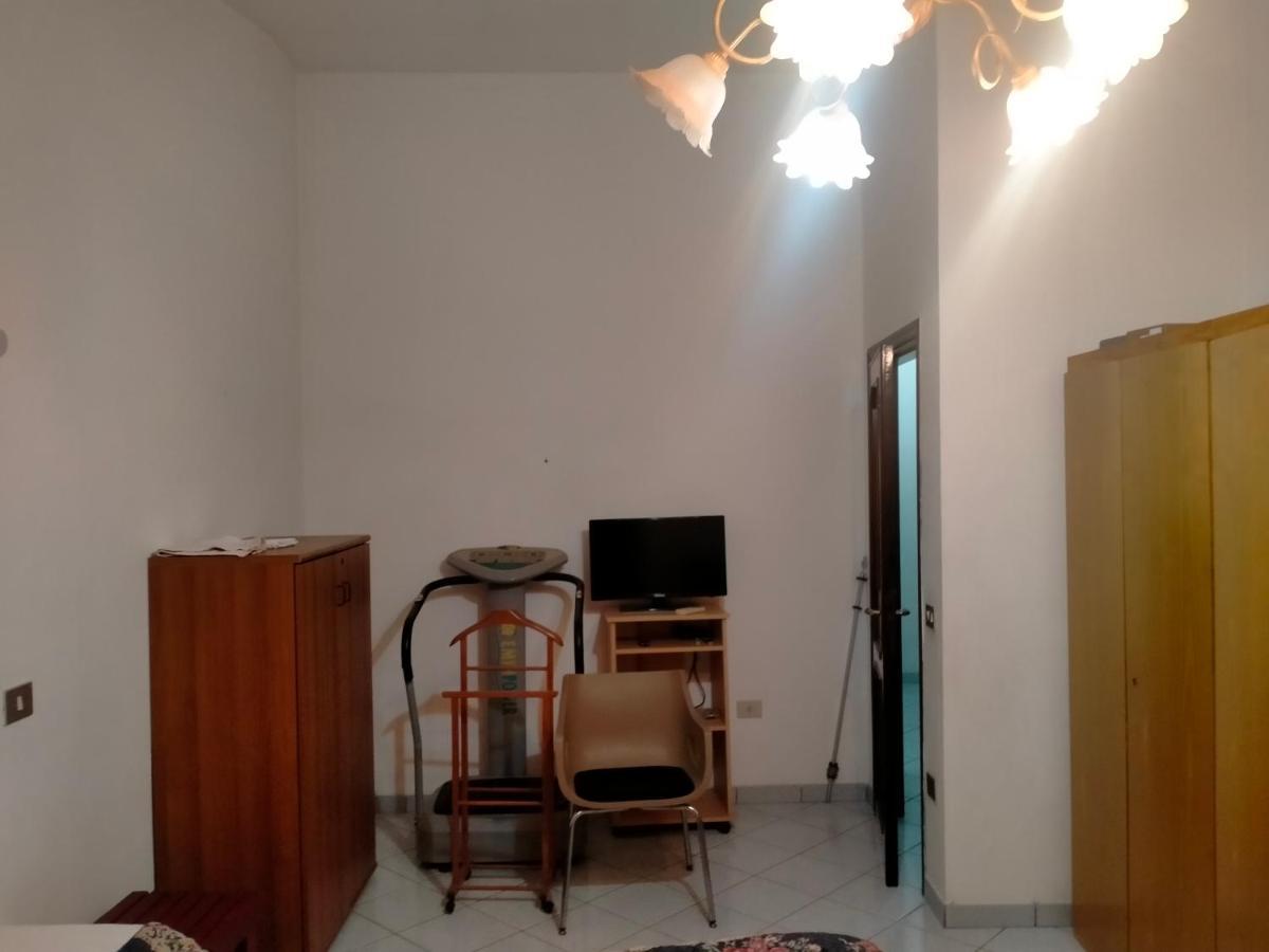 Appartamento Santa Giusta Bagian luar foto