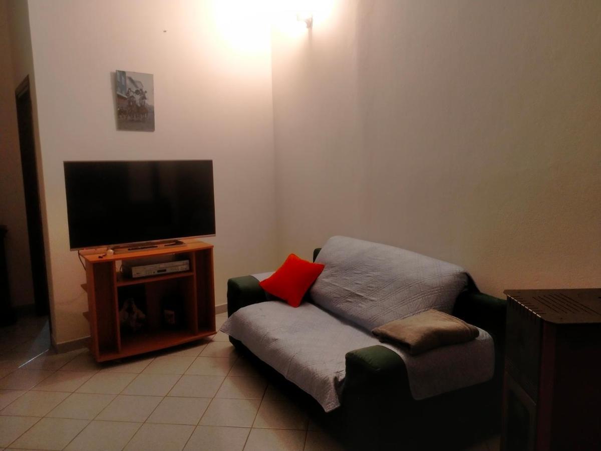 Appartamento Santa Giusta Bagian luar foto