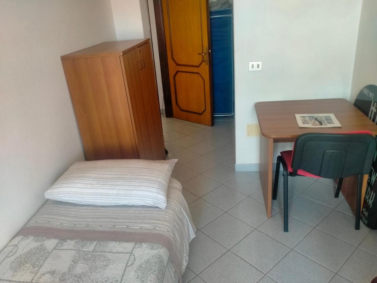Appartamento Santa Giusta Bagian luar foto