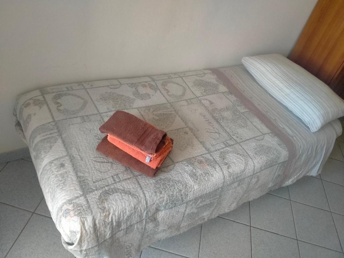 Appartamento Santa Giusta Bagian luar foto