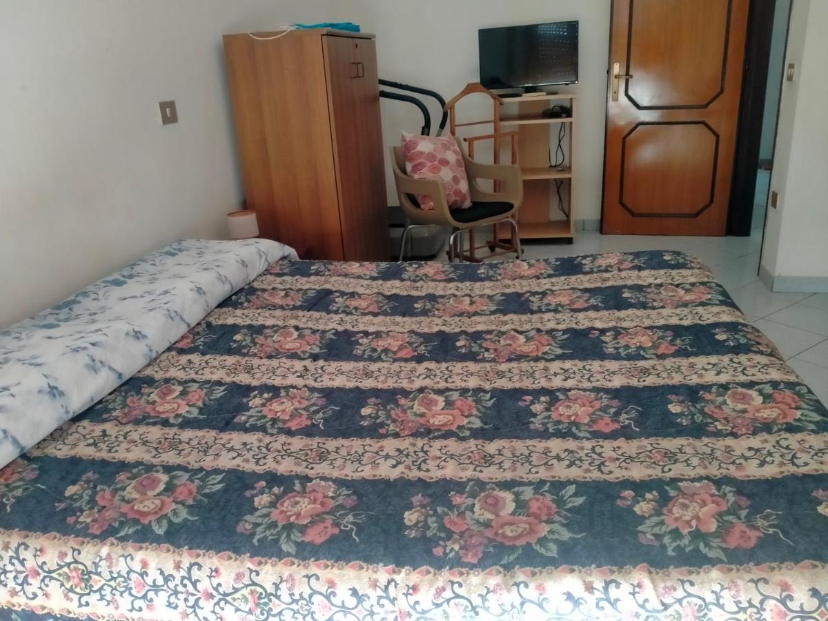 Appartamento Santa Giusta Bagian luar foto