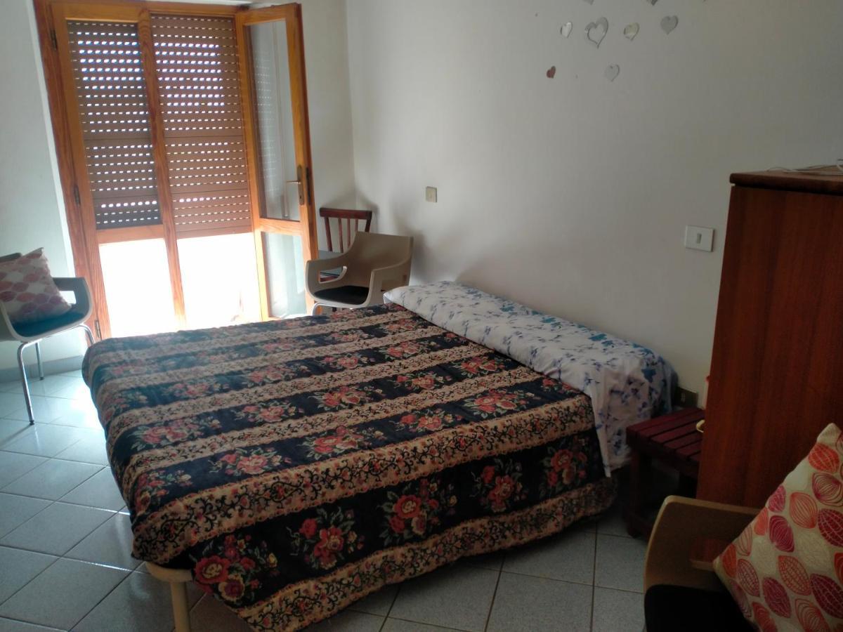 Appartamento Santa Giusta Bagian luar foto