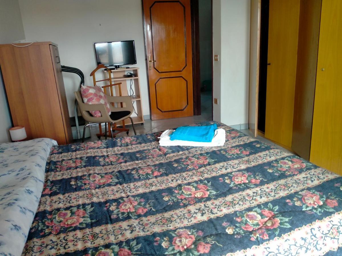 Appartamento Santa Giusta Bagian luar foto