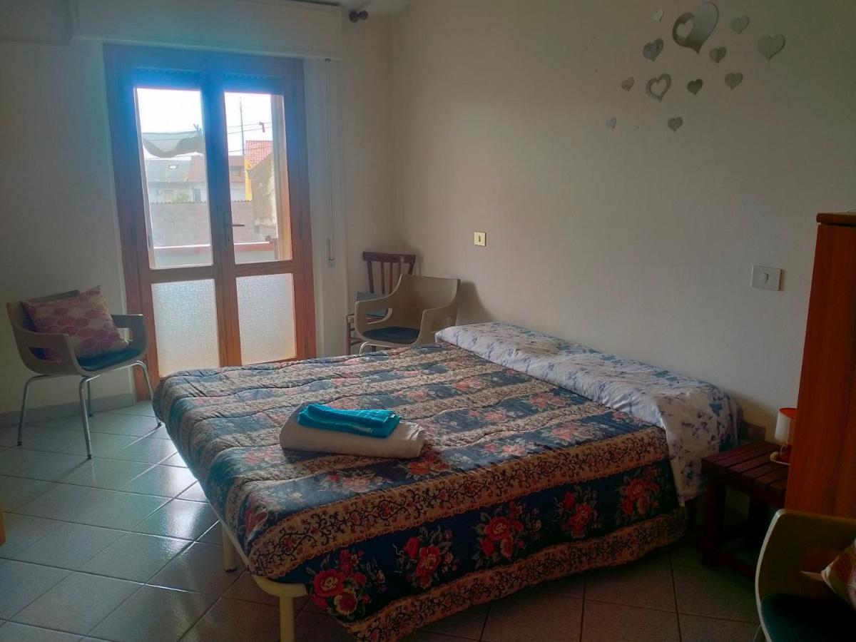 Appartamento Santa Giusta Bagian luar foto