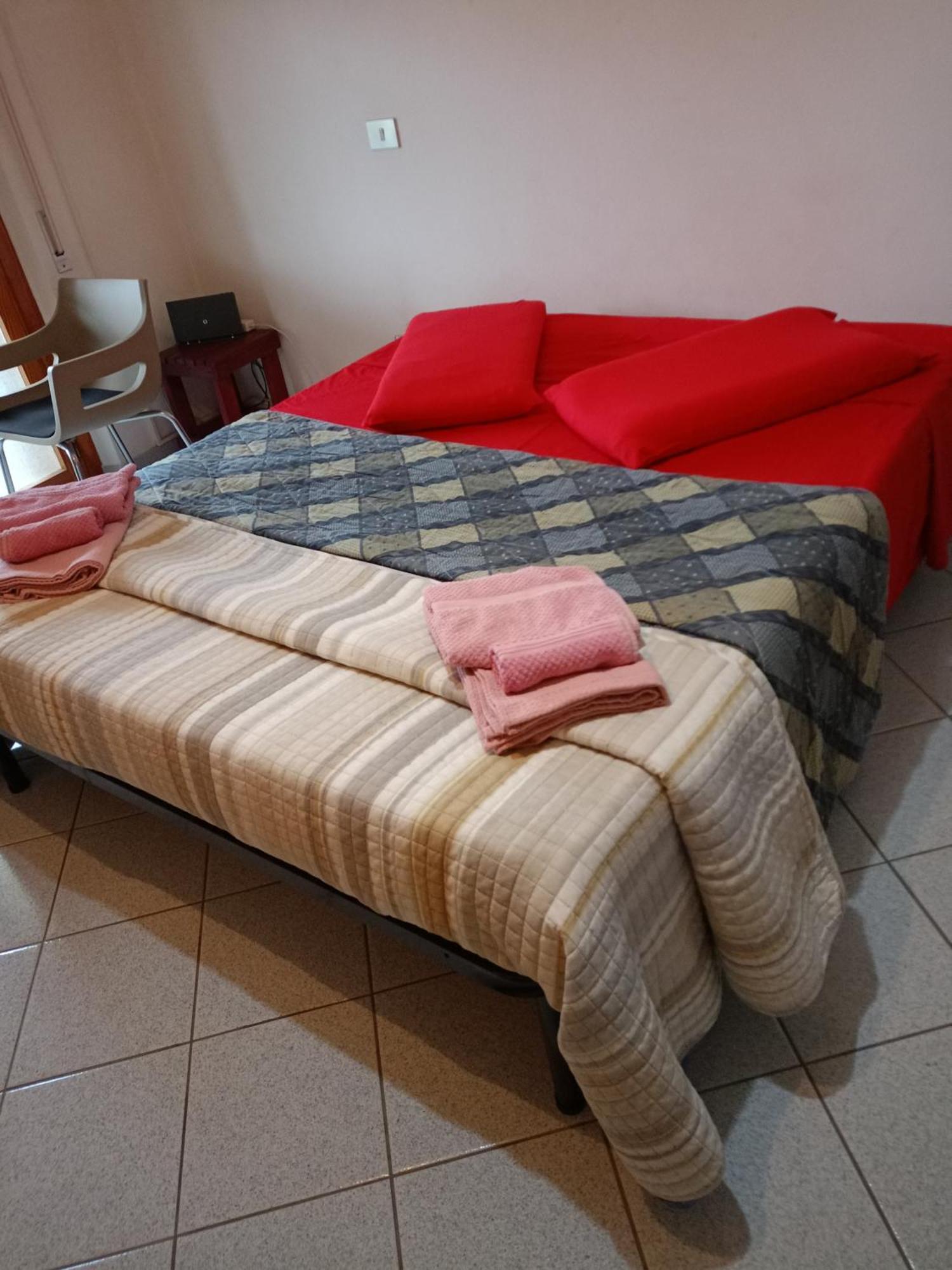 Appartamento Santa Giusta Bagian luar foto